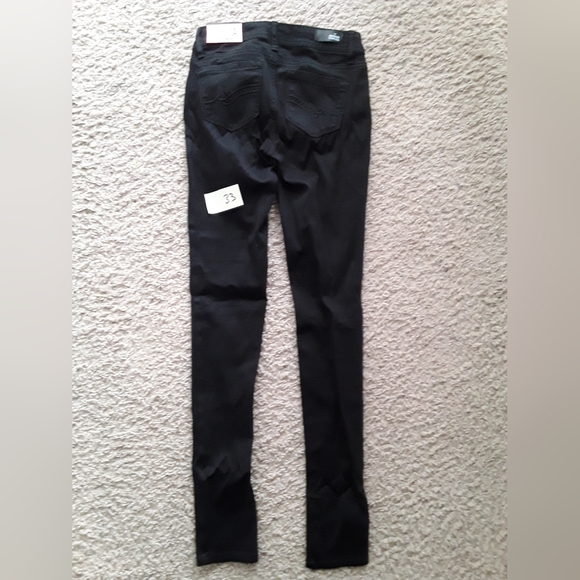BRAND NEW - Almost Famous Jeans - Super Stretch - Black - size 1 (29 inseam) - Picture 2 of 3